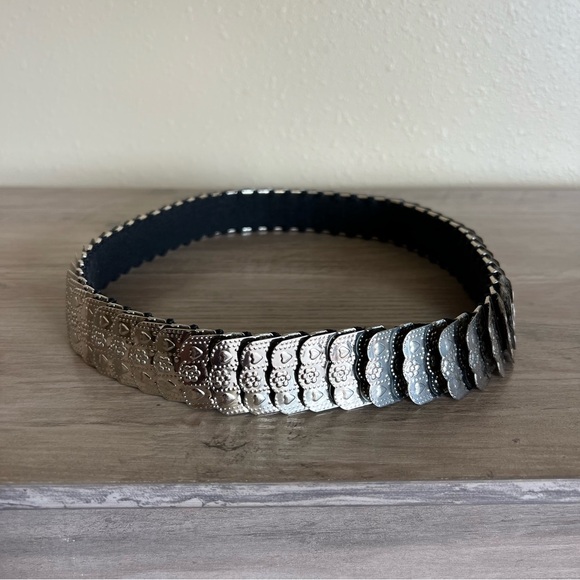 Vintage 80s Silver Tone Stretch Belt Metal Hearts Flowers Disco Cottage Granny - Picture 3 of 10